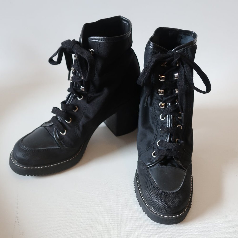 KELIAN STUDIO BLACK LACE UP HEELED BOOT SZ 5.5 *